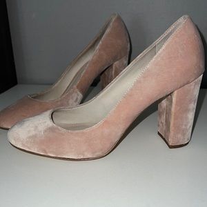 Louise et cie "Jianna" light pink velvet block heel pumps!!